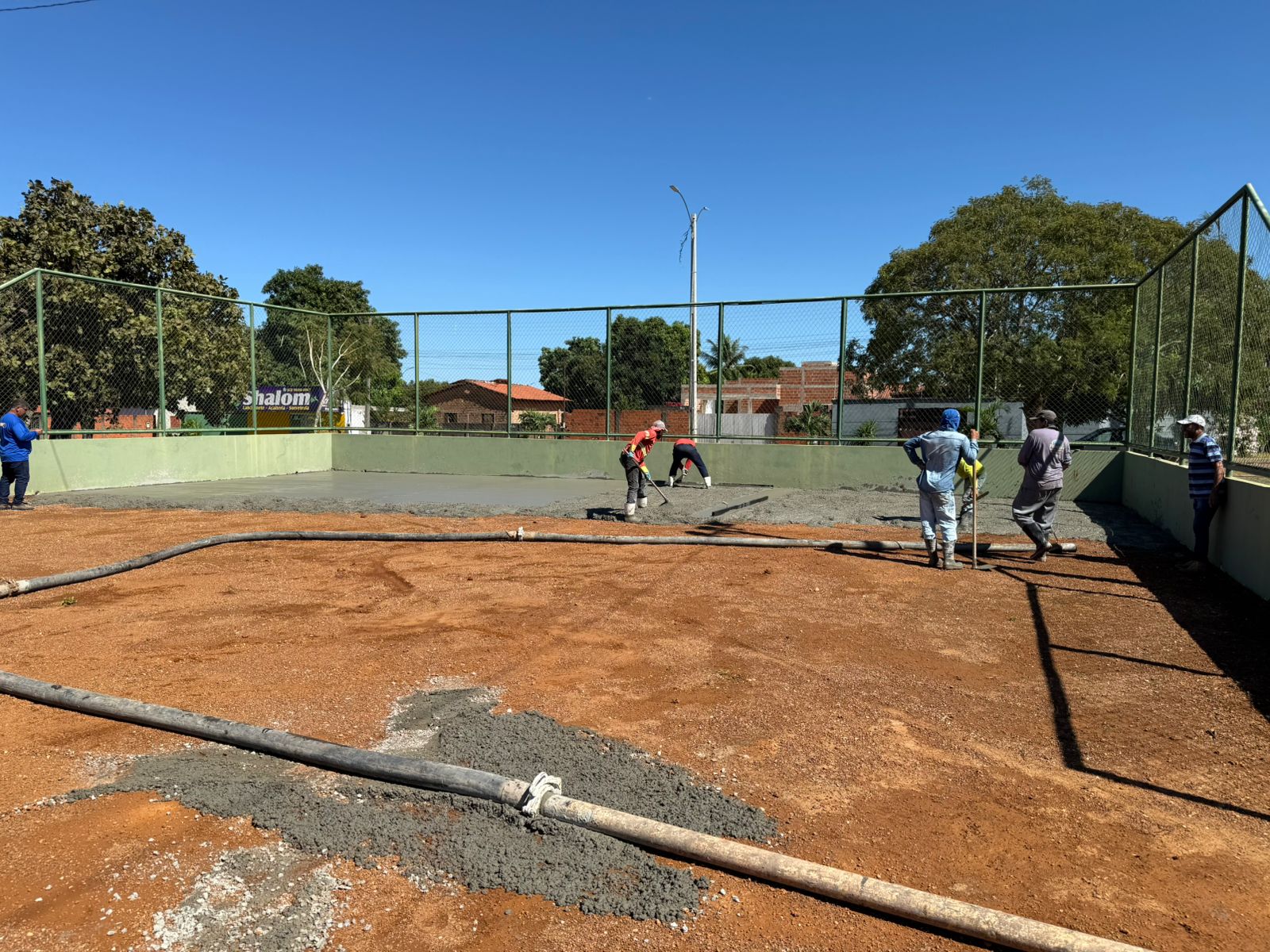 Prefeitura de Paraíso retoma obras da quadra poliesportiva do setor Milena