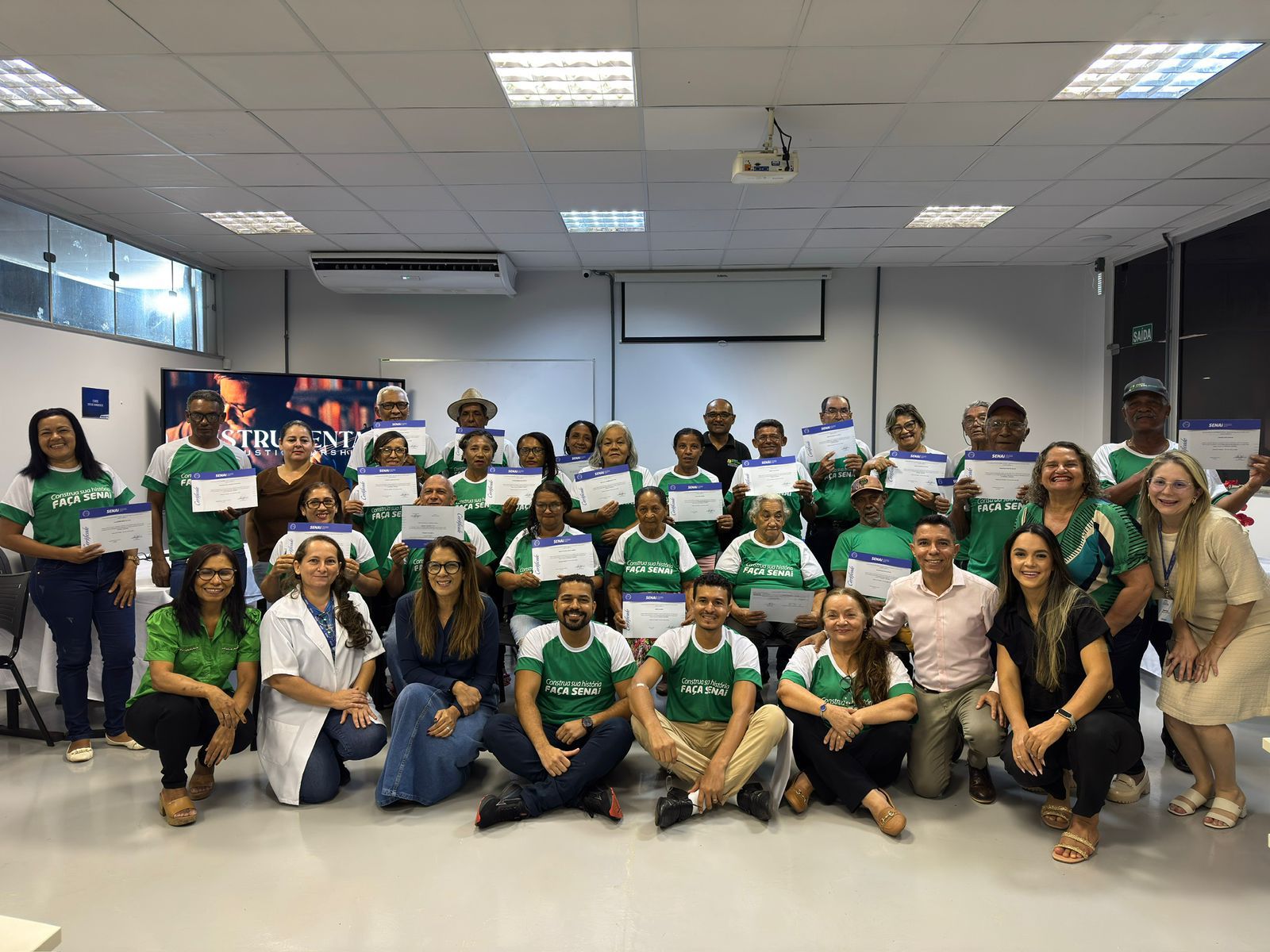 Alunos da EJA concluem curso Fabricação de Bolos Regionais