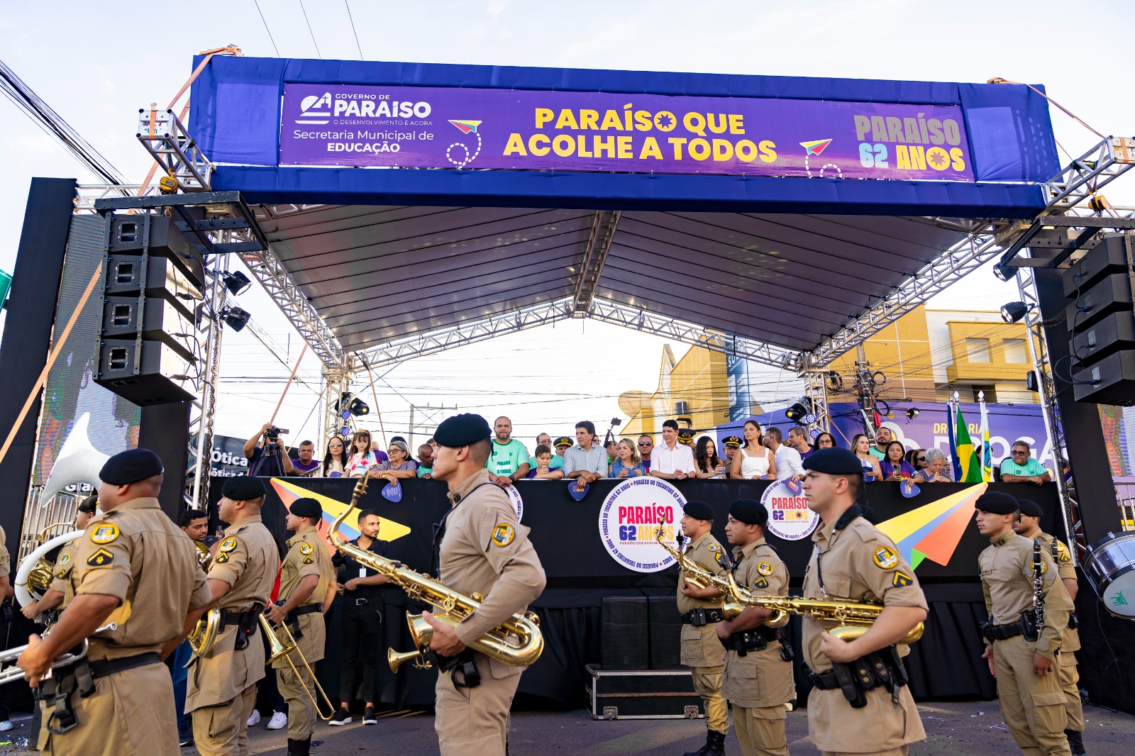 Desfile celebra os 62 anos de Paraíso com homenagens e diversidade cultural