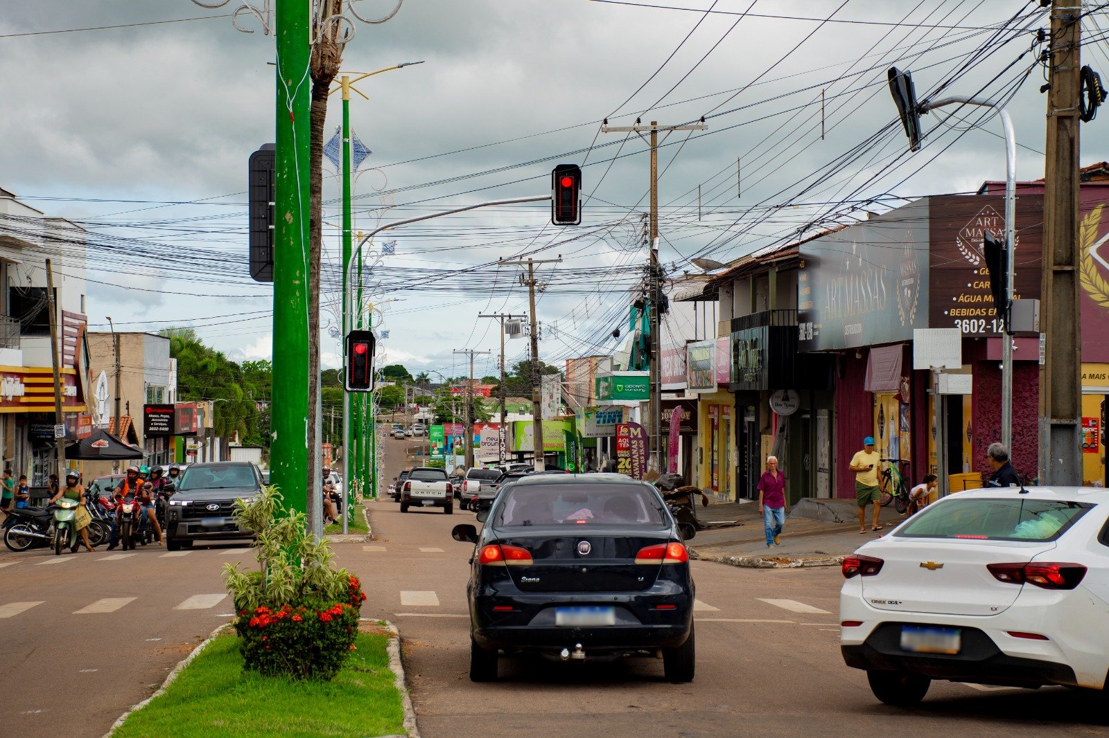 Prefeitura de Paraíso instala novo semáforo no cruzamento entre Avenida Bernardo Sayão e Rua Jocivalda Alves
