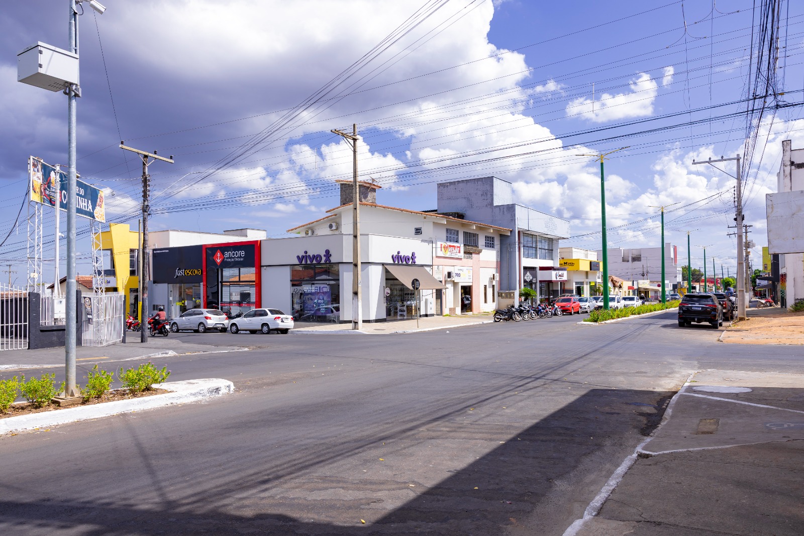 Novos semáforos reforçam segurança no trânsito em pontos de grande movimento de Paraíso