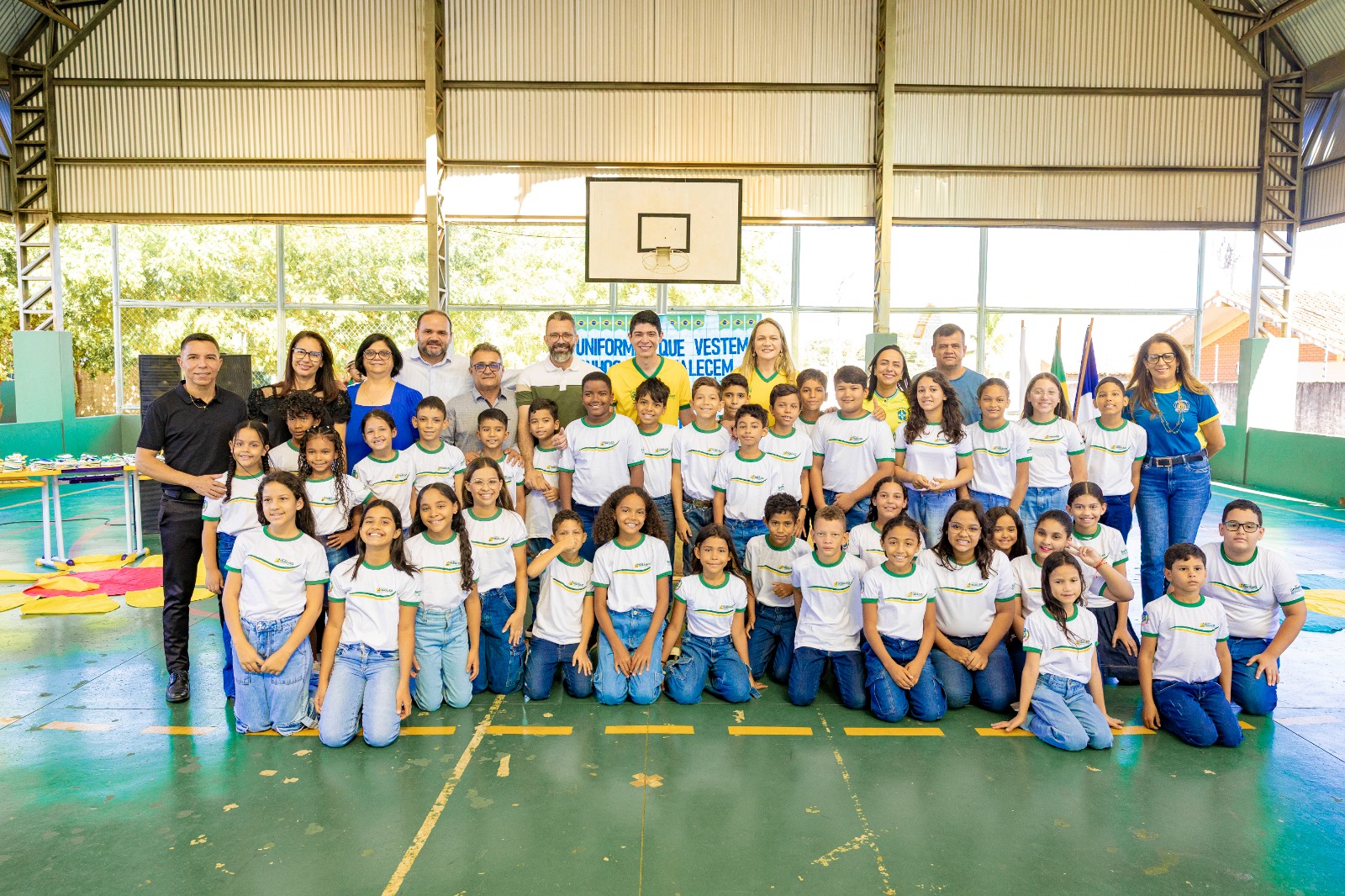 Mais de 6 mil estudantes da rede municipal recebem novos uniformes escolares em Paraíso do Tocantins